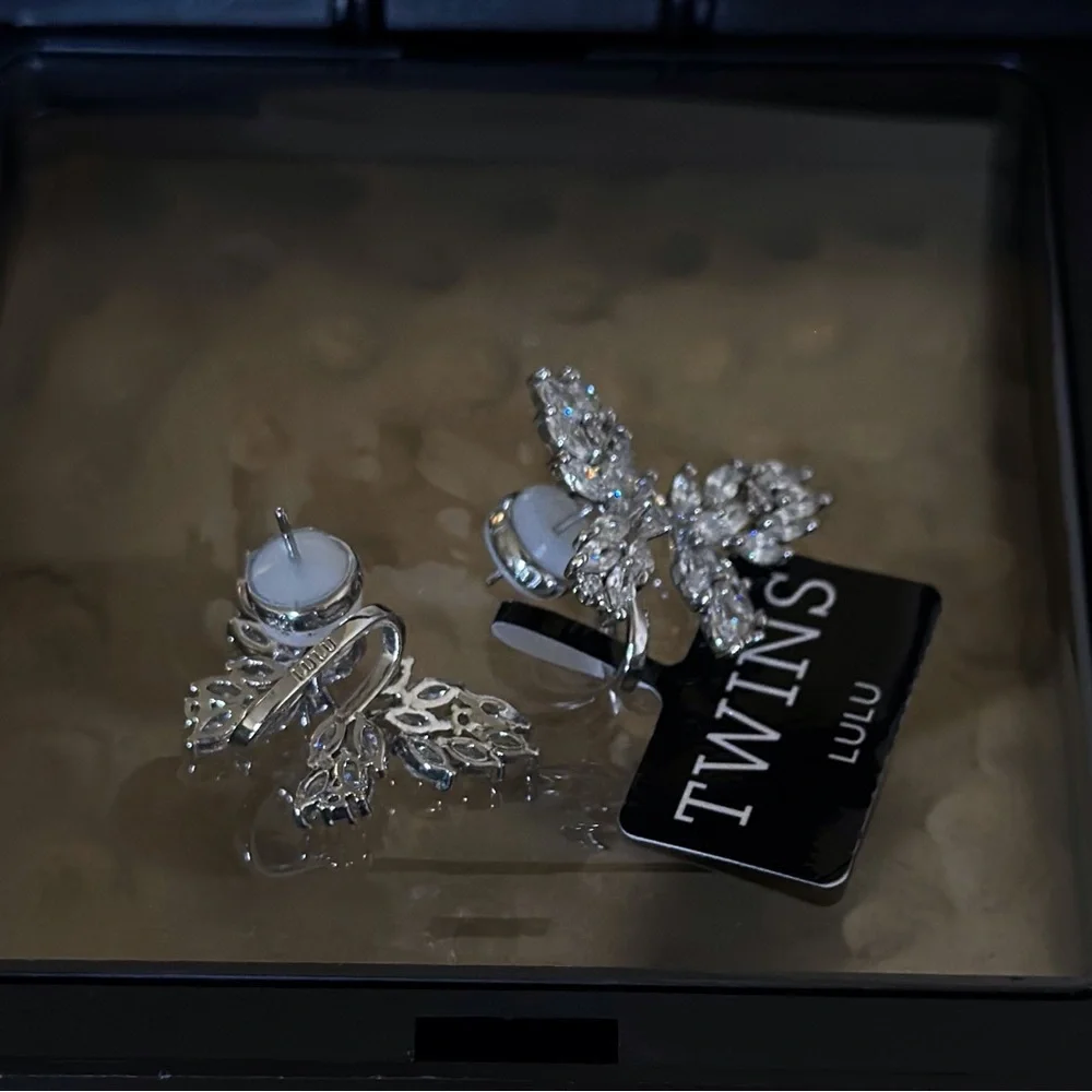 *SOLD*~Butterfly Earrings - Picture 4 of 6